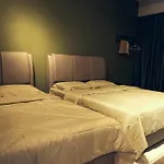 D\'Elegant Suite - Emerald Avenue
